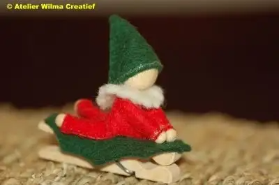Atelier Wilma Creatief - Kerstkabouter liggend op knijper | Speel je Wijs