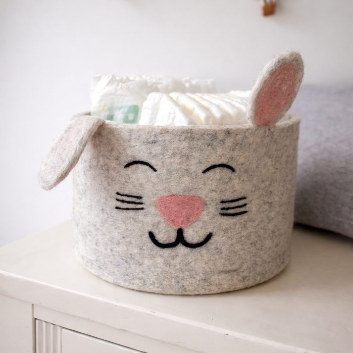 Villa Schaap Mand Konijn - van 100% wolvilt | Speel je Wijs